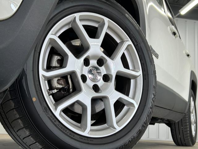 ジープ・レネゲード リミテッド 純正ナビ/フルセグTV/Bluetooth/バックカメラ/AppleCarplay/アンドロイドオート/黒革/シートヒーター/ステアリングヒーター/ブラインドスポットモニター/LEDヘッドライト(76枚目)