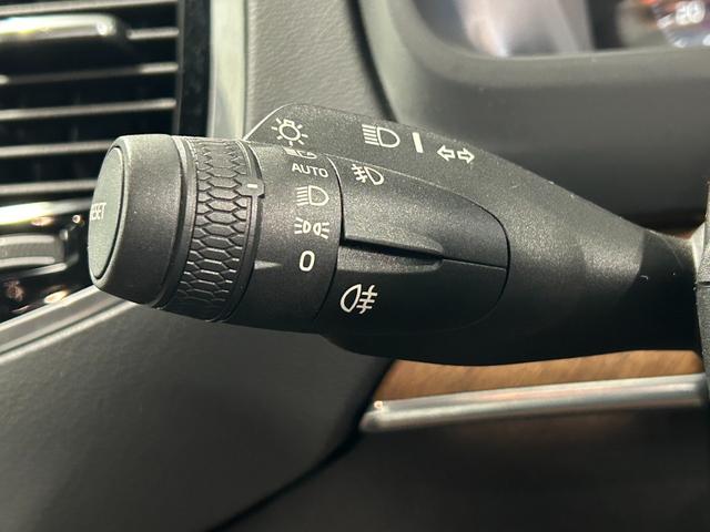 ＸＣ９０ Ｔ６　ＡＷＤ　インスクリプション　純正ナビ／フルセグＴＶ／Ｂｌｕｅｔｏｏｔｈ／全周囲カメラ／ＡｐｐｌｅＣａｒｐｌａｙ／アンドロイドオートハーマンカードン／茶革／シートヒーター／ベンチレーション／ステアリングヒーター／ＬＥＤヘッドライト（28枚目）