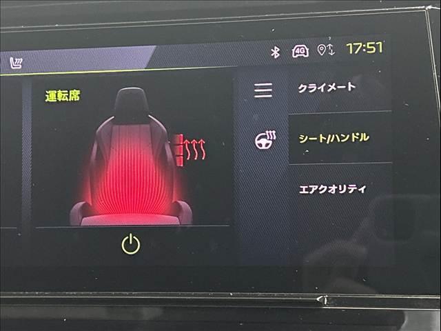 【シートヒーター＆ステアリングヒーター】冬場にうれしいシートヒーターを装備。シート自体が温まりますので、冬場のドライブをよりお楽しみいただけますよ。