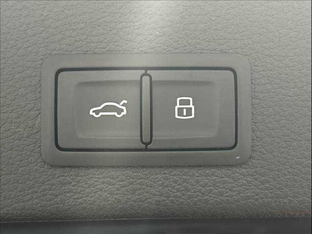 Ｑ２ １．０ＴＦＳＩスポーツ　ＡｐｐｌｅＣａｒｐｌａｙ／シートヒータ－／／ブラインドスポットモニター／電動リアゲート／アダクティブクルーズコントロール／レザーシート／アイドリングストップ／ＬＥＤヘッドライト／純正アルミ／（6枚目）