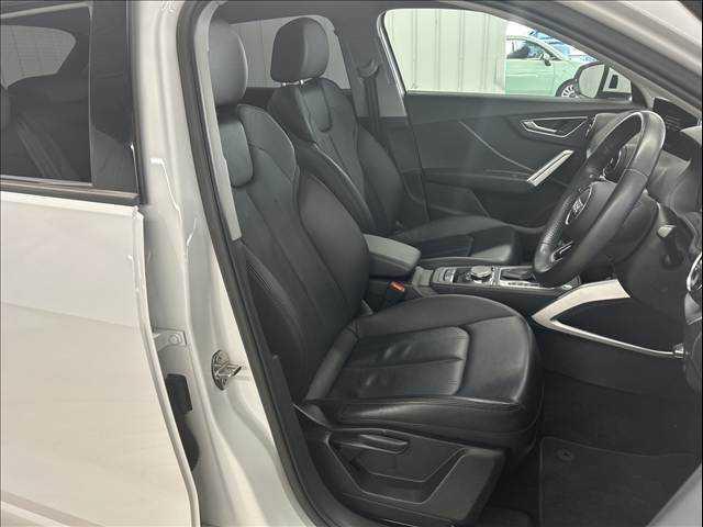 Ｑ２ １．０ＴＦＳＩスポーツ　ＡｐｐｌｅＣａｒｐｌａｙ／シートヒータ－／／ブラインドスポットモニター／電動リアゲート／アダクティブクルーズコントロール／レザーシート／アイドリングストップ／ＬＥＤヘッドライト／純正アルミ／（8枚目）