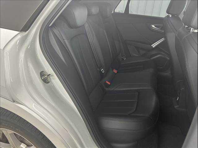 Ｑ２ １．０ＴＦＳＩスポーツ　ＡｐｐｌｅＣａｒｐｌａｙ／シートヒータ－／／ブラインドスポットモニター／電動リアゲート／アダクティブクルーズコントロール／レザーシート／アイドリングストップ／ＬＥＤヘッドライト／純正アルミ／（9枚目）