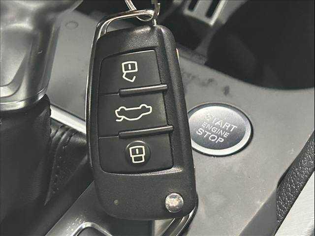 Ｑ２ １．０ＴＦＳＩスポーツ　ＡｐｐｌｅＣａｒｐｌａｙ／シートヒータ－／／ブラインドスポットモニター／電動リアゲート／アダクティブクルーズコントロール／レザーシート／アイドリングストップ／ＬＥＤヘッドライト／純正アルミ／（10枚目）