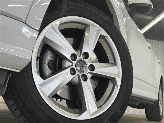 Ｑ２ １．０ＴＦＳＩスポーツ　ＡｐｐｌｅＣａｒｐｌａｙ／シートヒータ－／／ブラインドスポットモニター／電動リアゲート／アダクティブクルーズコントロール／レザーシート／アイドリングストップ／ＬＥＤヘッドライト／純正アルミ／（19枚目）