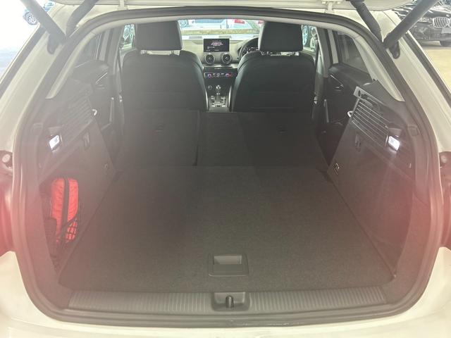 Ｑ２ １．０ＴＦＳＩスポーツ　ＡｐｐｌｅＣａｒｐｌａｙ／シートヒータ－／／ブラインドスポットモニター／電動リアゲート／アダクティブクルーズコントロール／レザーシート／アイドリングストップ／ＬＥＤヘッドライト／純正アルミ／（49枚目）