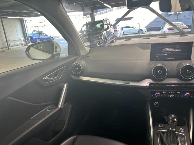 Ｑ２ １．０ＴＦＳＩスポーツ　ＡｐｐｌｅＣａｒｐｌａｙ／シートヒータ－／／ブラインドスポットモニター／電動リアゲート／アダクティブクルーズコントロール／レザーシート／アイドリングストップ／ＬＥＤヘッドライト／純正アルミ／（54枚目）
