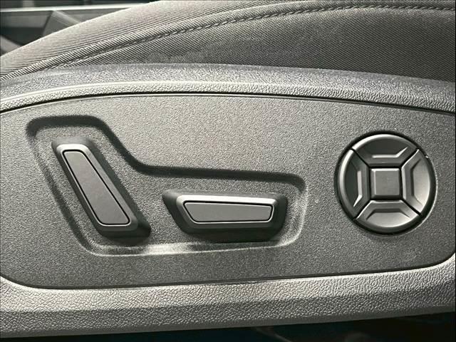 Ｑ３ ３５　ＴＦＳＩ　ａｄｖａｎｃｅｄ　全周囲カメラ／メーカーナビ／コンビニエンス＆アシスタンスＰＫＧ／アダプティブクルーズコントロール／ステアリングスイッチ／シートヒーター／パワーシート／パワーバックドア／バーチャルコックピット／ＥＴＣ（9枚目）