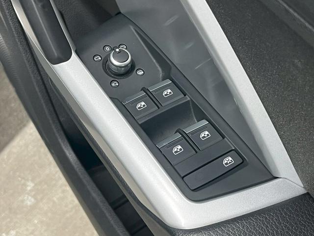Ｑ３ ３５　ＴＦＳＩ　ａｄｖａｎｃｅｄ　全周囲カメラ／メーカーナビ／コンビニエンス＆アシスタンスＰＫＧ／アダプティブクルーズコントロール／ステアリングスイッチ／シートヒーター／パワーシート／パワーバックドア／バーチャルコックピット／ＥＴＣ（43枚目）