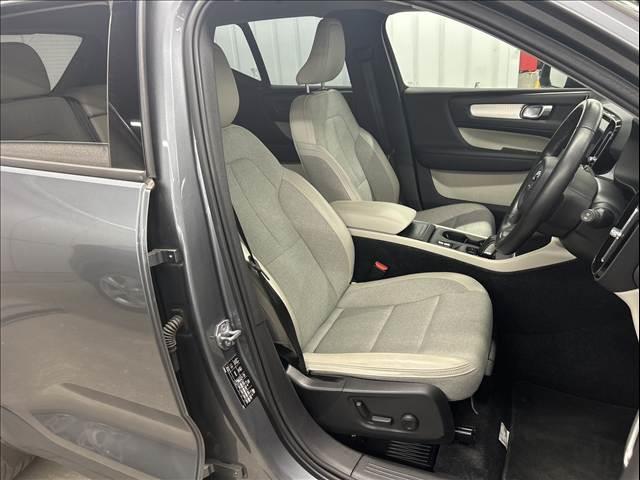 XC40 T4 モメンタム 純正ナビ/フルセグTV/Bluetooth/全周囲カメラ/AppleCarplay/アンドロイドオート/アダプティブクルーズコントロール/シートヒーター/パワーシート/電動リアゲート/LEDヘッド(7枚目)