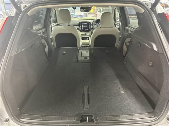 XC40 T4 モメンタム 純正ナビ/フルセグTV/Bluetooth/全周囲カメラ/AppleCarplay/アンドロイドオート/アダプティブクルーズコントロール/シートヒーター/パワーシート/電動リアゲート/LEDヘッド(18枚目)