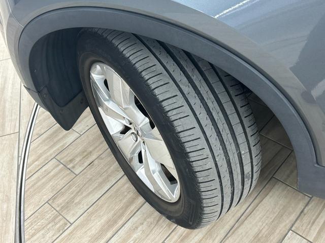 XC40 T4 モメンタム 純正ナビ/フルセグTV/Bluetooth/全周囲カメラ/AppleCarplay/アンドロイドオート/アダプティブクルーズコントロール/シートヒーター/パワーシート/電動リアゲート/LEDヘッド(24枚目)