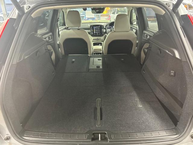 XC40 T4 モメンタム 純正ナビ/フルセグTV/Bluetooth/全周囲カメラ/AppleCarplay/アンドロイドオート/アダプティブクルーズコントロール/シートヒーター/パワーシート/電動リアゲート/LEDヘッド(36枚目)