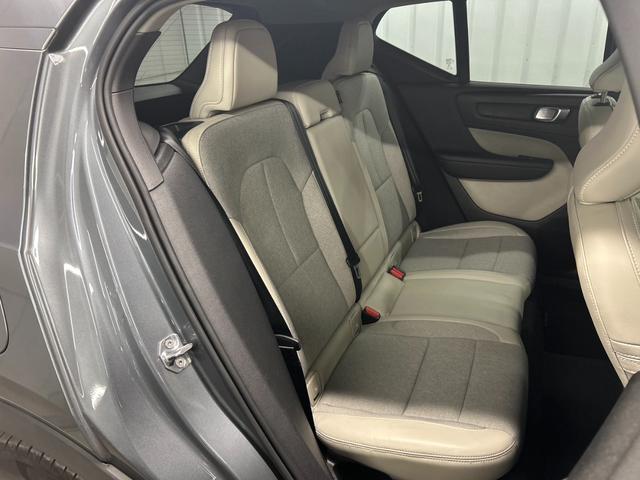 XC40 T4 モメンタム 純正ナビ/フルセグTV/Bluetooth/全周囲カメラ/AppleCarplay/アンドロイドオート/アダプティブクルーズコントロール/シートヒーター/パワーシート/電動リアゲート/LEDヘッド(39枚目)