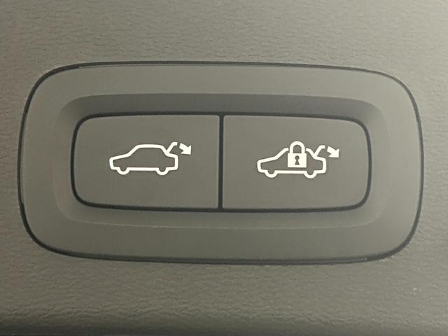 XC40 T4 モメンタム 純正ナビ/フルセグTV/Bluetooth/全周囲カメラ/AppleCarplay/アンドロイドオート/アダプティブクルーズコントロール/シートヒーター/パワーシート/電動リアゲート/LEDヘッド(50枚目)