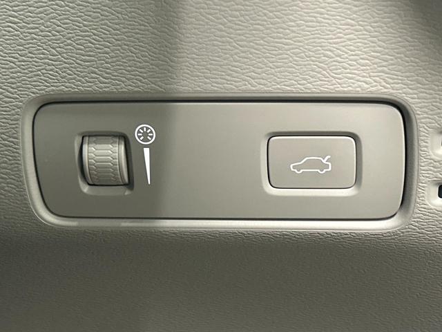 XC40 T4 モメンタム 純正ナビ/フルセグTV/Bluetooth/全周囲カメラ/AppleCarplay/アンドロイドオート/アダプティブクルーズコントロール/シートヒーター/パワーシート/電動リアゲート/LEDヘッド(63枚目)