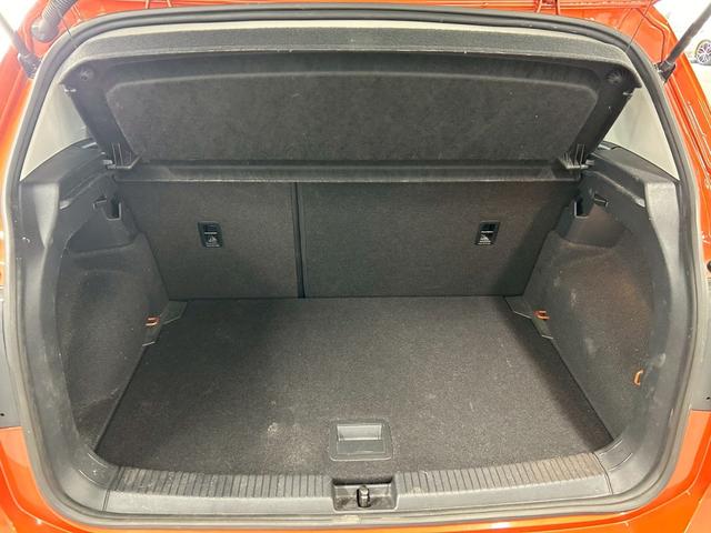 Ｔ－クロス ＴＳＩ　１ｓｔ　特別仕様車／純正ナビ／フルセグＴＶ／バックカメラ／Ｂｌｕｅｔｏｏｔｈ／ＡｐｐｌｅＣａｒｐｌａｙ／アンドロイドオート／アダプティブクルーズコントロール／ブラインドスポットモニター／ＬＥＤヘッドライト（31枚目）