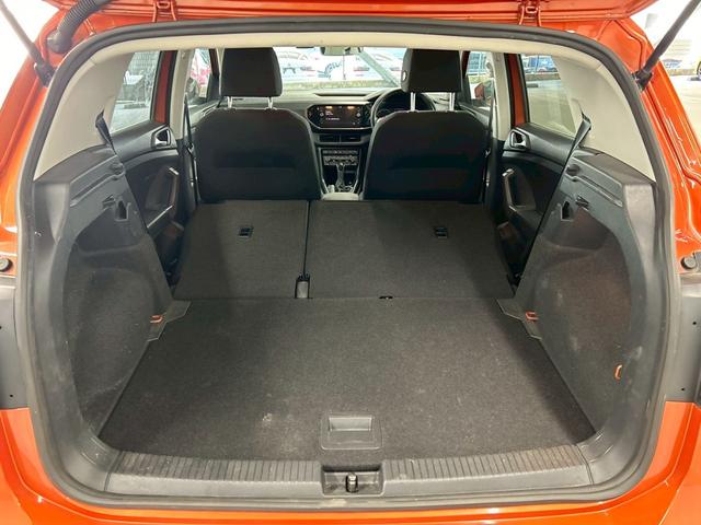 Ｔ－クロス ＴＳＩ　１ｓｔ　特別仕様車／純正ナビ／フルセグＴＶ／バックカメラ／Ｂｌｕｅｔｏｏｔｈ／ＡｐｐｌｅＣａｒｐｌａｙ／アンドロイドオート／アダプティブクルーズコントロール／ブラインドスポットモニター／ＬＥＤヘッドライト（32枚目）