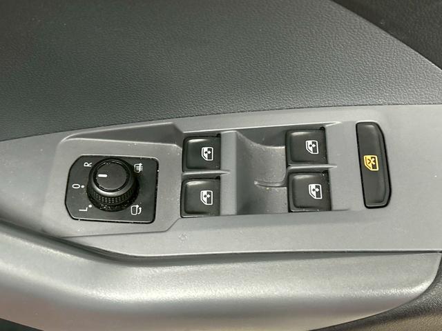 Ｔ－クロス ＴＳＩ　１ｓｔ　特別仕様車／純正ナビ／フルセグＴＶ／バックカメラ／Ｂｌｕｅｔｏｏｔｈ／ＡｐｐｌｅＣａｒｐｌａｙ／アンドロイドオート／アダプティブクルーズコントロール／ブラインドスポットモニター／ＬＥＤヘッドライト（52枚目）