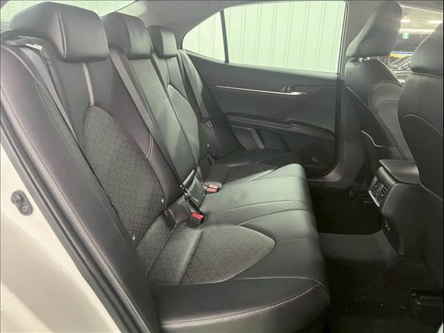 �Z�J���h�V�[�g�͑�l��l������Ă��\���ȃX�y�[�X���m�ۂ���Ă���܂��B�e��u�������ۍR�ۃR�[�e�B���O�v�u�����N���[�j���O�v����葵���Ă���܂���B