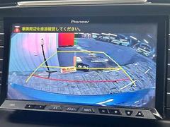 【カラーバックモニター】を装備しております。リアの映像がカラーで映し出されますので日々の駐車も安心安全です。 4