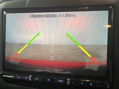 【カラーバックモニター】を装備しております。リアの映像がカラーで映し出されますので日々の駐車も安心安全です。 6