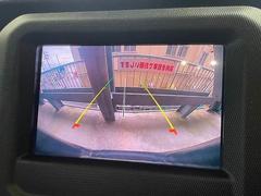 【カラーバックモニター】を装備しております。リアの映像がカラーで映し出されますので日々の駐車で安心安全です。 4