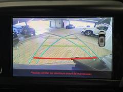 【カラーバックモニター】を装備しております。リアの映像がカラーで映し出されますので日々の駐車も安心安全です。 6