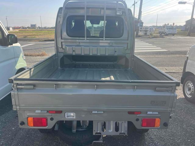 スーパーキャリイ Ｘ　４ＷＤ　５ＭＴ　衝突被害軽減システム　レーンアシスト　キーレスエントリー　オートライト　ＥＳＣ　エアコン　パワーウィンドウ　運転席エアバッグ　助手席エアバッグ（6枚目）