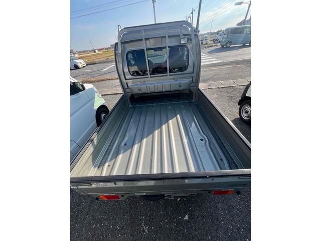 スーパーキャリイ Ｘ　４ＷＤ　５ＭＴ　衝突被害軽減システム　レーンアシスト　キーレスエントリー　オートライト　ＥＳＣ　エアコン　パワーウィンドウ　運転席エアバッグ　助手席エアバッグ（8枚目）