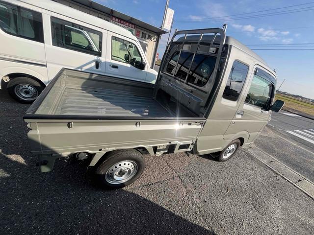 スーパーキャリイ Ｘ　４ＷＤ　５ＭＴ　衝突被害軽減システム　レーンアシスト　キーレスエントリー　オートライト　ＥＳＣ　エアコン　パワーウィンドウ　運転席エアバッグ　助手席エアバッグ（9枚目）