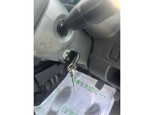 スーパーキャリイ Ｘ　４ＷＤ　５ＭＴ　衝突被害軽減システム　レーンアシスト　キーレスエントリー　オートライト　ＥＳＣ　エアコン　パワーウィンドウ　運転席エアバッグ　助手席エアバッグ（16枚目）