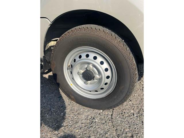 スーパーキャリイ Ｘ　４ＷＤ　５ＭＴ　衝突被害軽減システム　レーンアシスト　キーレスエントリー　オートライト　ＥＳＣ　エアコン　パワーウィンドウ　運転席エアバッグ　助手席エアバッグ（25枚目）