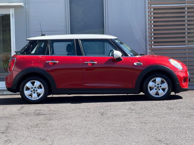 ＭＩＮＩ クーパーＤ　車検令和９年６月まで／純正ナビ／ＬＥＤヘッドライト／純正アルミホイール／Ｂｌｕｅｔｏｏｔｈ／アイドリングストップ／オートエアコン／オートライト／スマートキー／プッシュスタート／ＵＳＢポート／ＡＵＸ（19枚目）