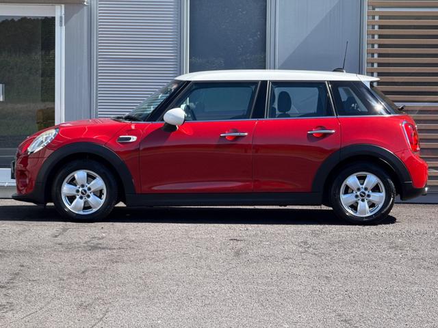 ＭＩＮＩ クーパーＤ　車検令和９年６月まで／純正ナビ／ＬＥＤヘッドライト／純正アルミホイール／Ｂｌｕｅｔｏｏｔｈ／アイドリングストップ／オートエアコン／オートライト／スマートキー／プッシュスタート／ＵＳＢポート／ＡＵＸ（24枚目）