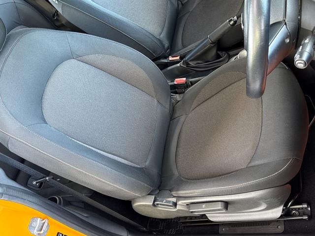 ＭＩＮＩ クーパー　車検２年付／ＬＥＤヘッドライト／純正ナビ／純正アルミホイール／ドライビングモード切替／ＥＴＣ／オートライト／スマートキー／プッシュスタート／Ｂｌｕｅｔｏｏｔｈ／ＵＳＢポート／ＡＵＸ／（5枚目）
