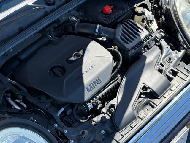 ＭＩＮＩ クーパー　車検２年付／ＬＥＤヘッドライト／純正ナビ／純正アルミホイール／ドライビングモード切替／ＥＴＣ／オートライト／スマートキー／プッシュスタート／Ｂｌｕｅｔｏｏｔｈ／ＵＳＢポート／ＡＵＸ／（6枚目）