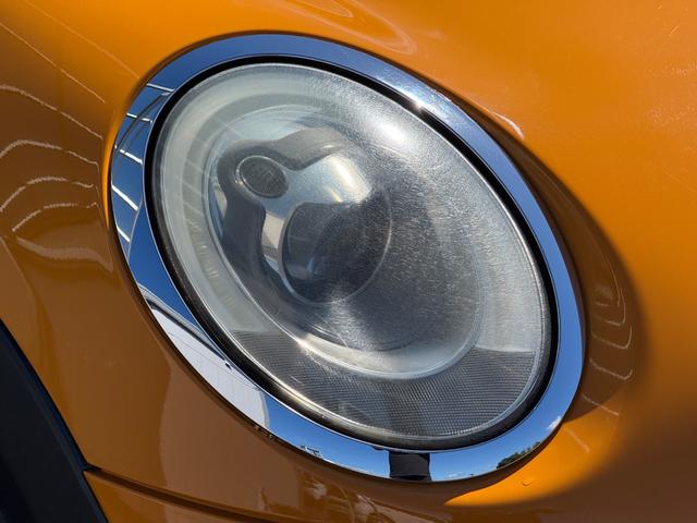 ＭＩＮＩ クーパー　車検２年付／ＬＥＤヘッドライト／純正ナビ／純正アルミホイール／ドライビングモード切替／ＥＴＣ／オートライト／スマートキー／プッシュスタート／Ｂｌｕｅｔｏｏｔｈ／ＵＳＢポート／ＡＵＸ／（12枚目）