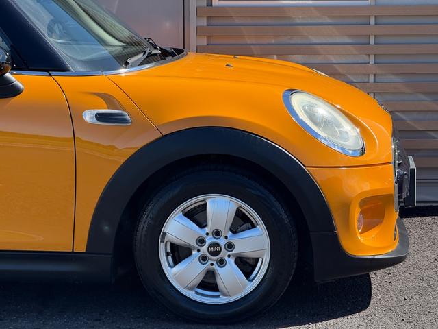 ＭＩＮＩ クーパー　車検２年付／ＬＥＤヘッドライト／純正ナビ／純正アルミホイール／ドライビングモード切替／ＥＴＣ／オートライト／スマートキー／プッシュスタート／Ｂｌｕｅｔｏｏｔｈ／ＵＳＢポート／ＡＵＸ／（22枚目）