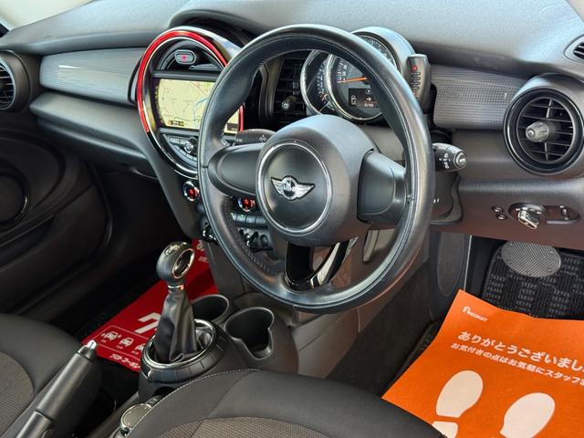 ＭＩＮＩ クーパー　車検２年付／ＬＥＤヘッドライト／純正ナビ／純正アルミホイール／ドライビングモード切替／ＥＴＣ／オートライト／スマートキー／プッシュスタート／Ｂｌｕｅｔｏｏｔｈ／ＵＳＢポート／ＡＵＸ／（45枚目）