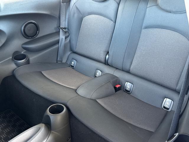 ＭＩＮＩ クーパー　車検２年付／ＬＥＤヘッドライト／純正ナビ／純正アルミホイール／ドライビングモード切替／ＥＴＣ／オートライト／スマートキー／プッシュスタート／Ｂｌｕｅｔｏｏｔｈ／ＵＳＢポート／ＡＵＸ／（55枚目）