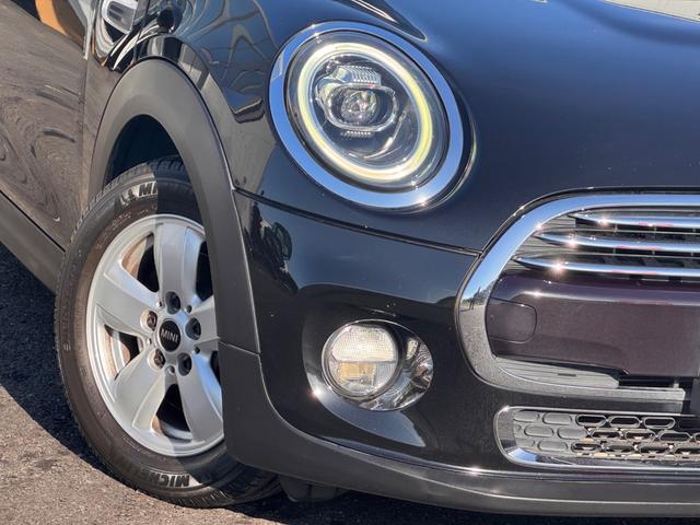 ＭＩＮＩ クーパー　２年車検／中期／６ＭＴ／純正ナビ／Ｂｌｕｅｔｈｏｏｔｈ／ＬＥＤヘッド／ＥＴＣ／純正１５インチＡＷ／オートライト／スマートキー＆プッシュスタート／（11枚目）