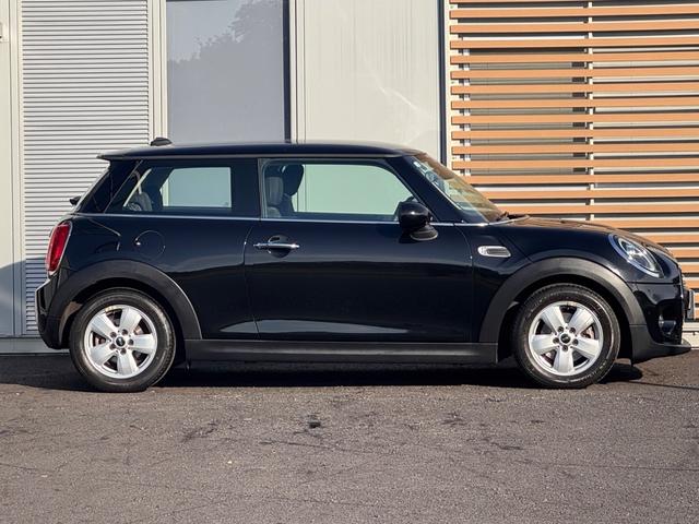 ＭＩＮＩ クーパー　２年車検／中期／６ＭＴ／純正ナビ／Ｂｌｕｅｔｈｏｏｔｈ／ＬＥＤヘッド／ＥＴＣ／純正１５インチＡＷ／オートライト／スマートキー＆プッシュスタート／（17枚目）