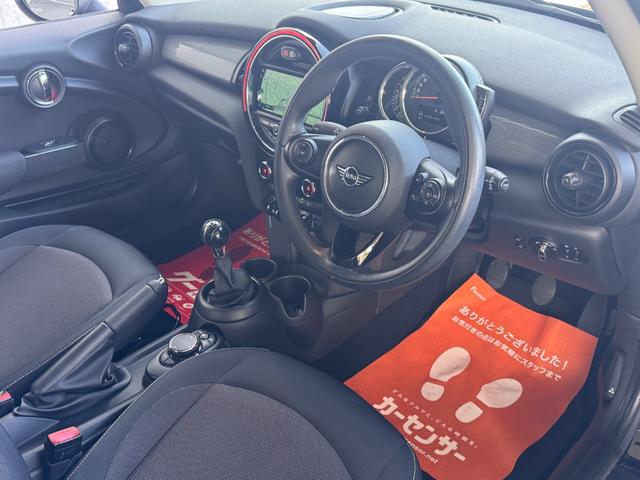 ＭＩＮＩ クーパー　２年車検／中期／６ＭＴ／純正ナビ／Ｂｌｕｅｔｈｏｏｔｈ／ＬＥＤヘッド／ＥＴＣ／純正１５インチＡＷ／オートライト／スマートキー＆プッシュスタート／（62枚目）