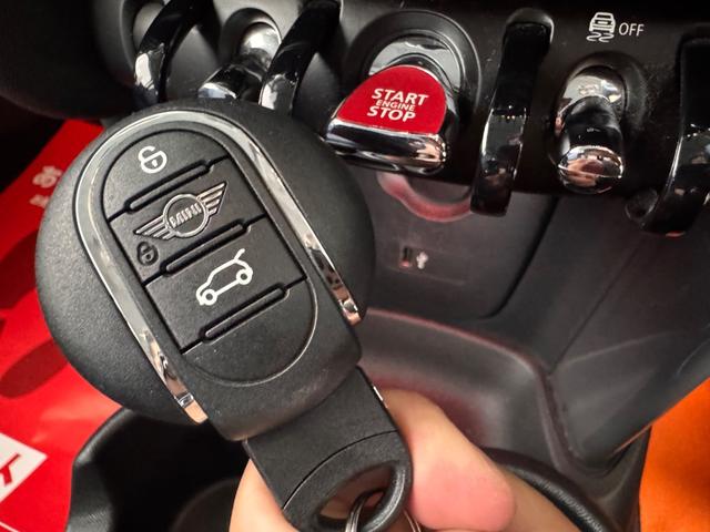 ＭＩＮＩ クーパー　２年車検／中期／６ＭＴ／純正ナビ／Ｂｌｕｅｔｈｏｏｔｈ／ＬＥＤヘッド／ＥＴＣ／純正１５インチＡＷ／オートライト／スマートキー＆プッシュスタート／（76枚目）