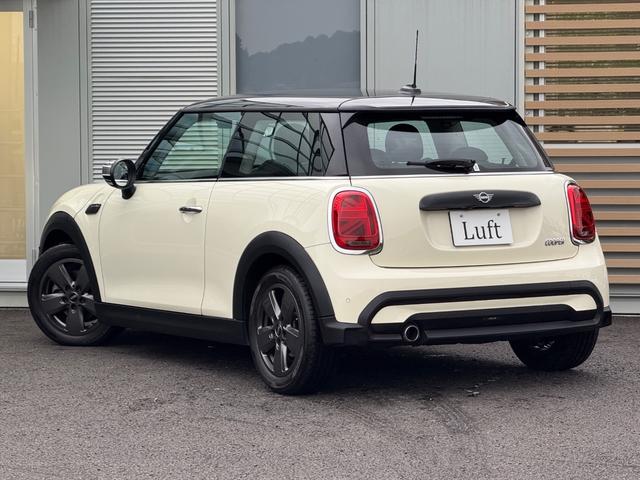 ＭＩＮＩ クーパー　クラシック・トリム　車検２年／後期／純正ナビ／ハーフレザーシート／純正アルミホイール／ＬＥＤヘッドライト／Ｂｌｕｅｔｏｏｔｈ／スマートキー／プッシュスタート／クルーズコントロール／ドライビングモード切替／オートライト／（3枚目）