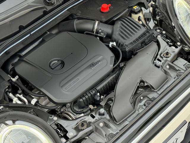 ＭＩＮＩ クーパー　クラシック・トリム　車検２年／後期／純正ナビ／ハーフレザーシート／純正アルミホイール／ＬＥＤヘッドライト／Ｂｌｕｅｔｏｏｔｈ／スマートキー／プッシュスタート／クルーズコントロール／ドライビングモード切替／オートライト／（6枚目）