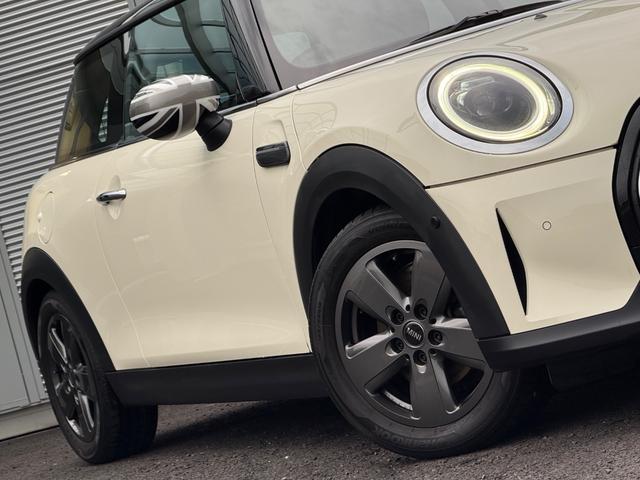 ＭＩＮＩ クーパー　クラシック・トリム　車検２年／後期／純正ナビ／ハーフレザーシート／純正アルミホイール／ＬＥＤヘッドライト／Ｂｌｕｅｔｏｏｔｈ／スマートキー／プッシュスタート／クルーズコントロール／ドライビングモード切替／オートライト／（7枚目）