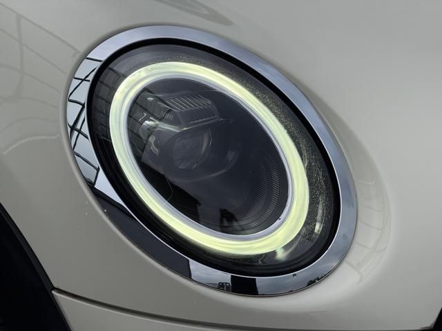 ＭＩＮＩ クーパー　クラシック・トリム　車検２年／後期／純正ナビ／ハーフレザーシート／純正アルミホイール／ＬＥＤヘッドライト／Ｂｌｕｅｔｏｏｔｈ／スマートキー／プッシュスタート／クルーズコントロール／ドライビングモード切替／オートライト／（12枚目）