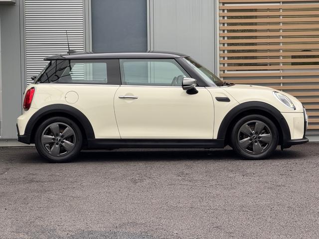 ＭＩＮＩ クーパー　クラシック・トリム　車検２年／後期／純正ナビ／ハーフレザーシート／純正アルミホイール／ＬＥＤヘッドライト／Ｂｌｕｅｔｏｏｔｈ／スマートキー／プッシュスタート／クルーズコントロール／ドライビングモード切替／オートライト／（19枚目）