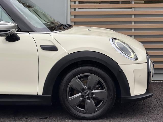 ＭＩＮＩ クーパー　クラシック・トリム　車検２年／後期／純正ナビ／ハーフレザーシート／純正アルミホイール／ＬＥＤヘッドライト／Ｂｌｕｅｔｏｏｔｈ／スマートキー／プッシュスタート／クルーズコントロール／ドライビングモード切替／オートライト／（22枚目）